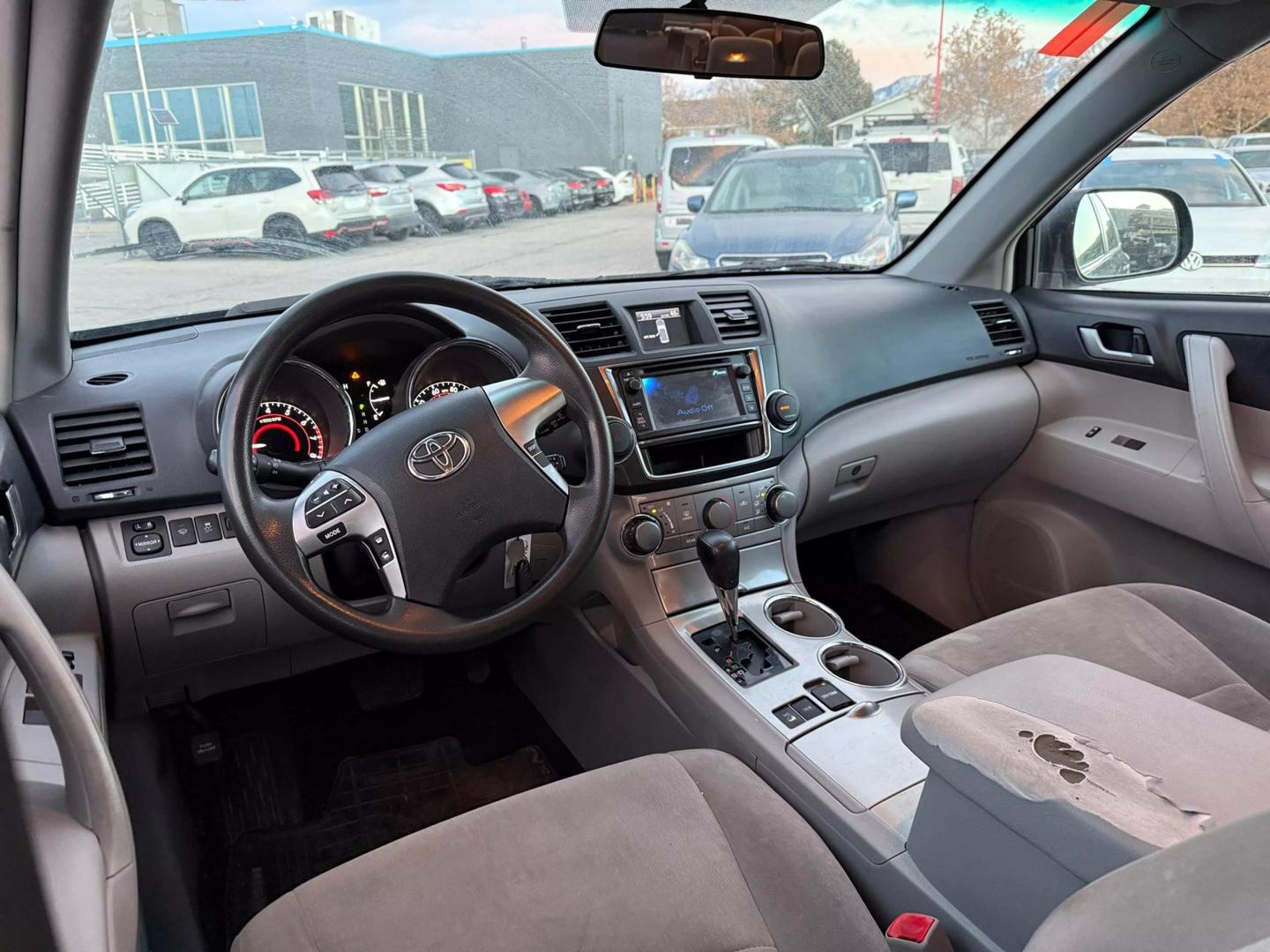 2013 Toyota Highlander Base photo 12