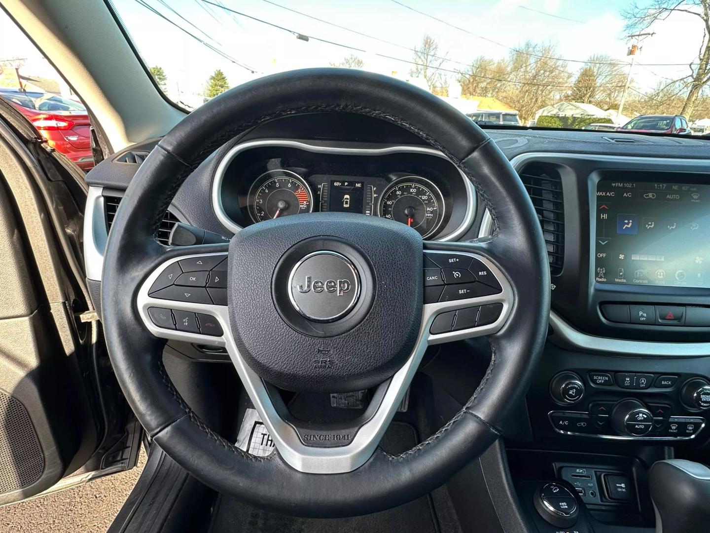 2018 Jeep Cherokee Latitude Plus photo 17