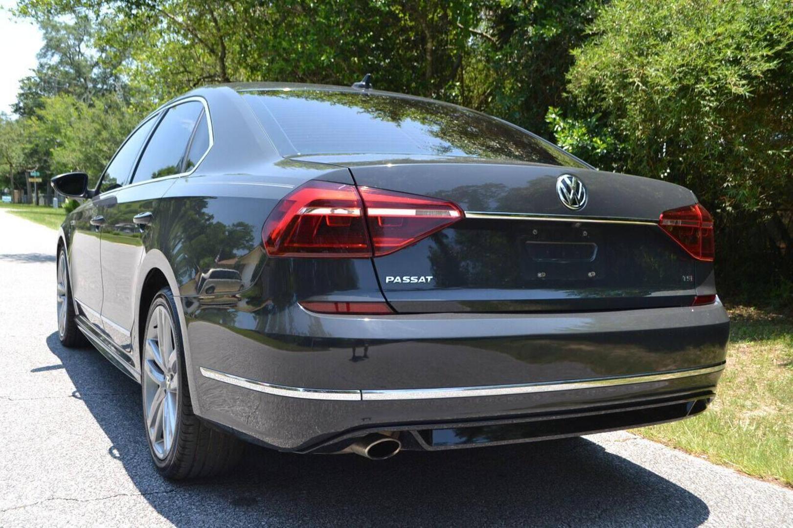 2017 Volkswagen Passat R-Line photo 32