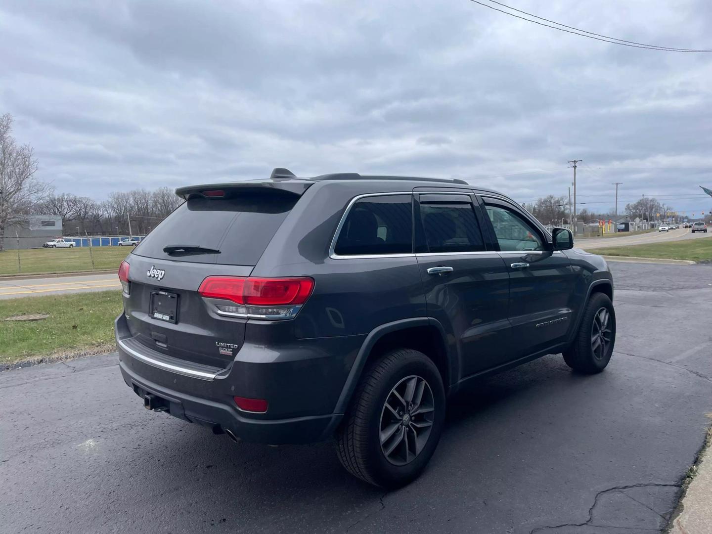 2017 Jeep Grand Cherokee Limited photo 4