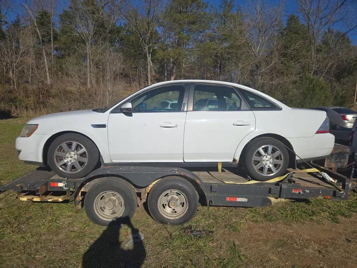 2008 Ford Taurus SEL photo 2