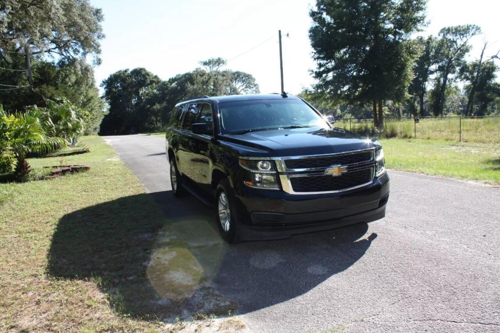 2018 Chevrolet Suburban LS photo 3