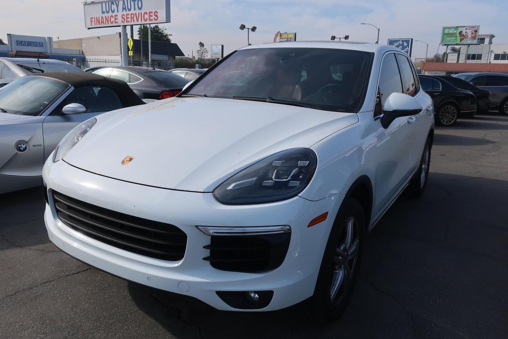 Porsche Cayenne's photo