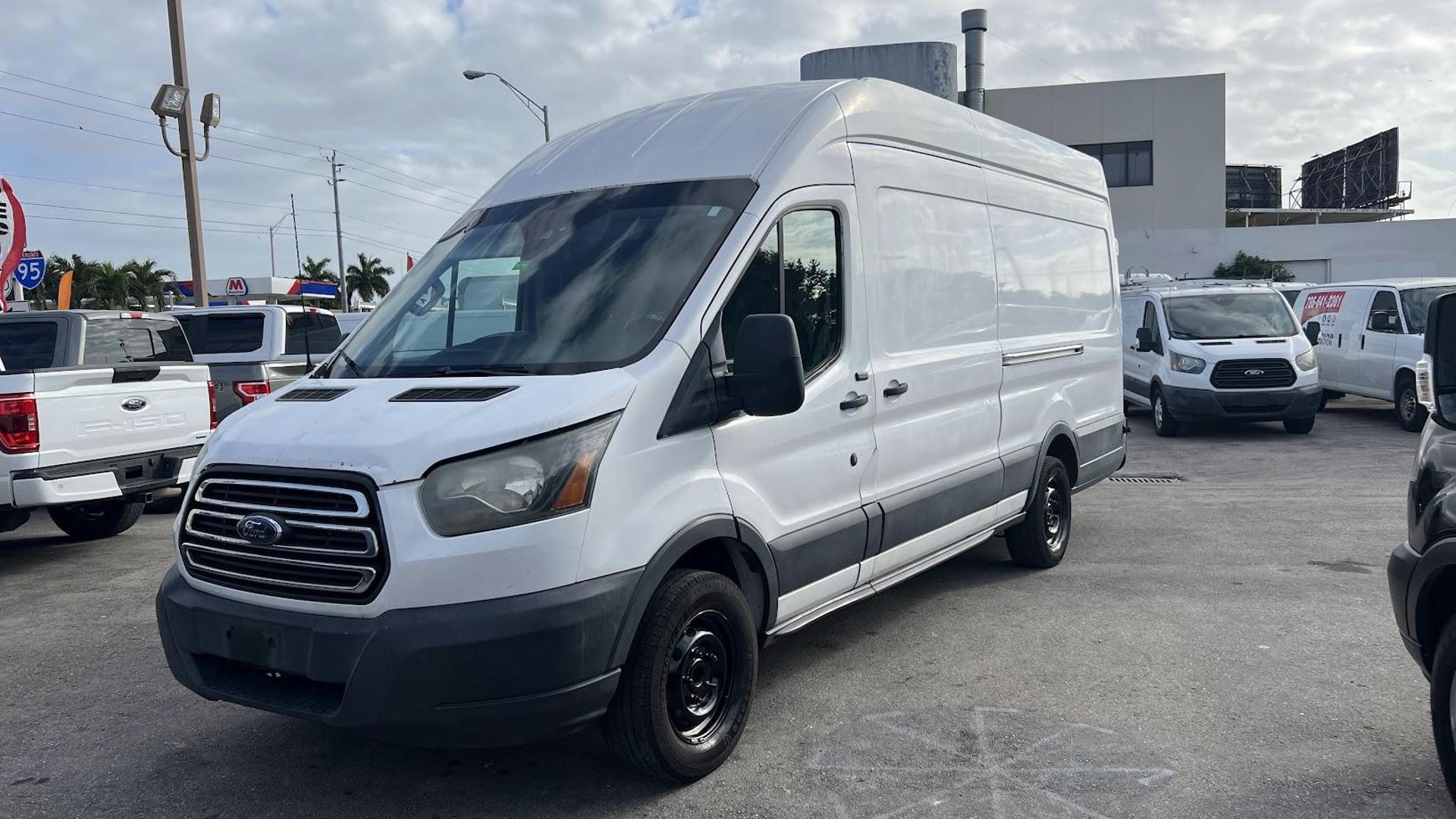 Ford Transit's photo