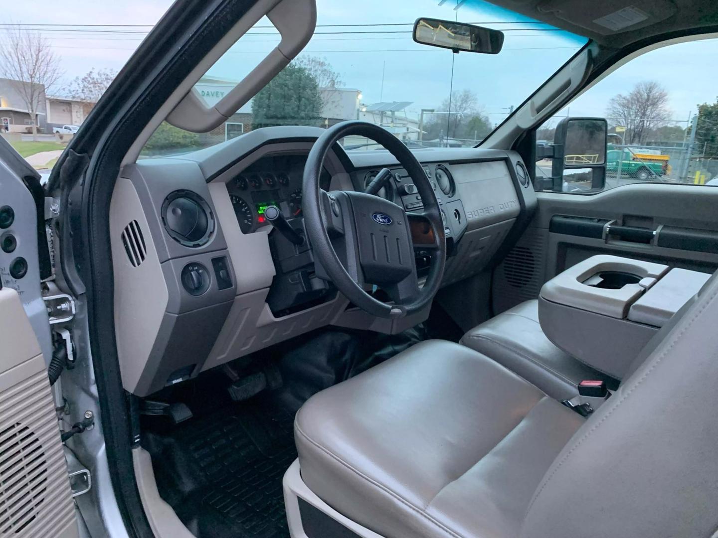 2008 Ford F-350 Super Duty XL photo 41