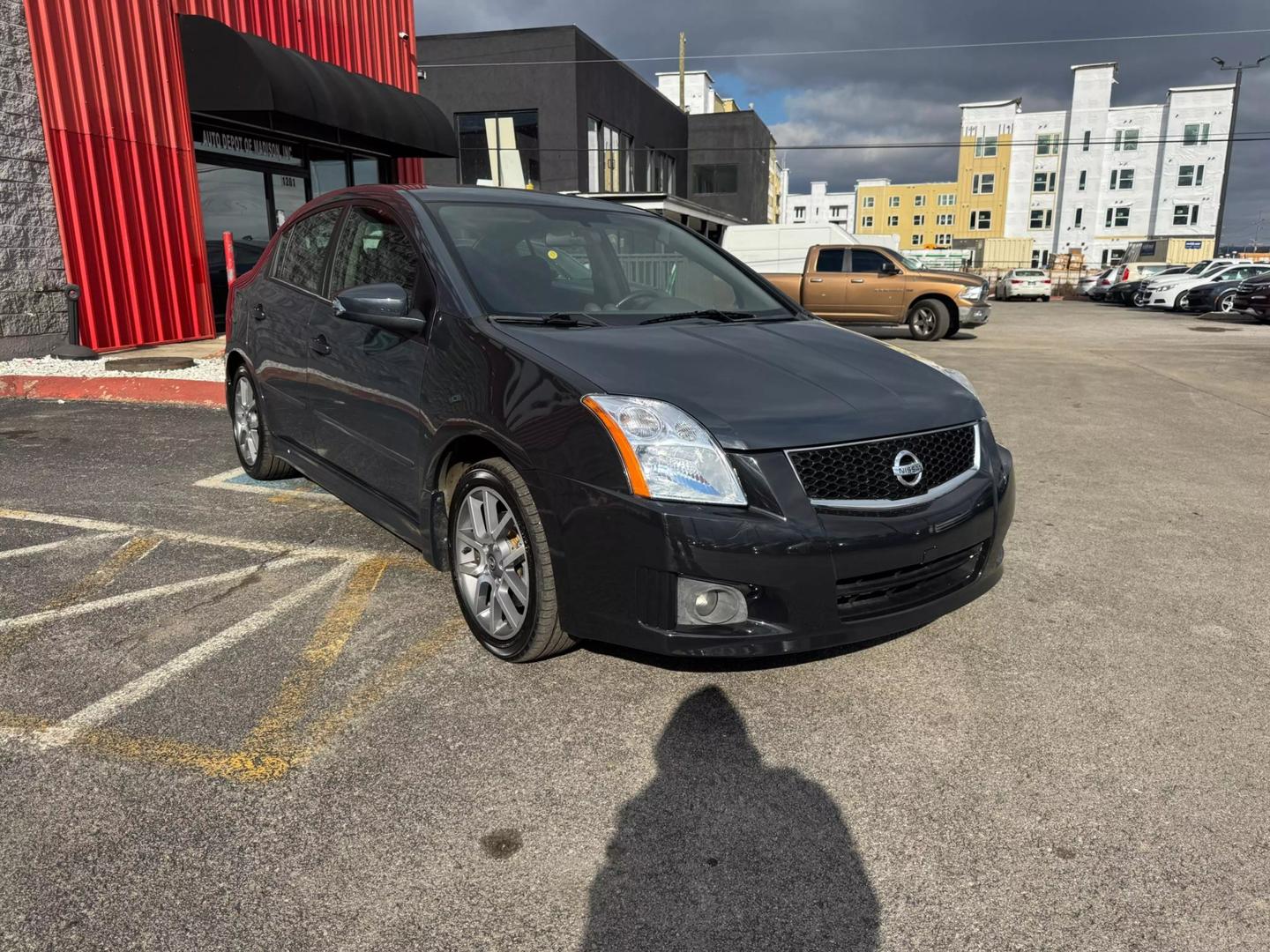 2009 Nissan Sentra SE-R photo 3