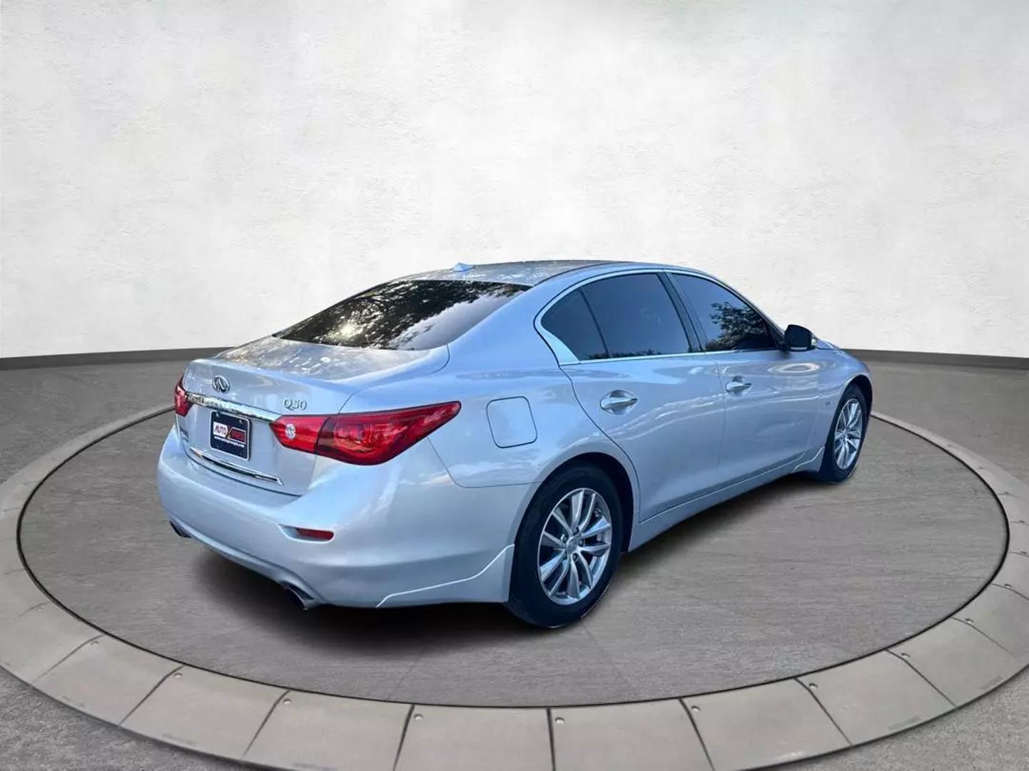 2016 INFINITI Q50 Premium photo 3