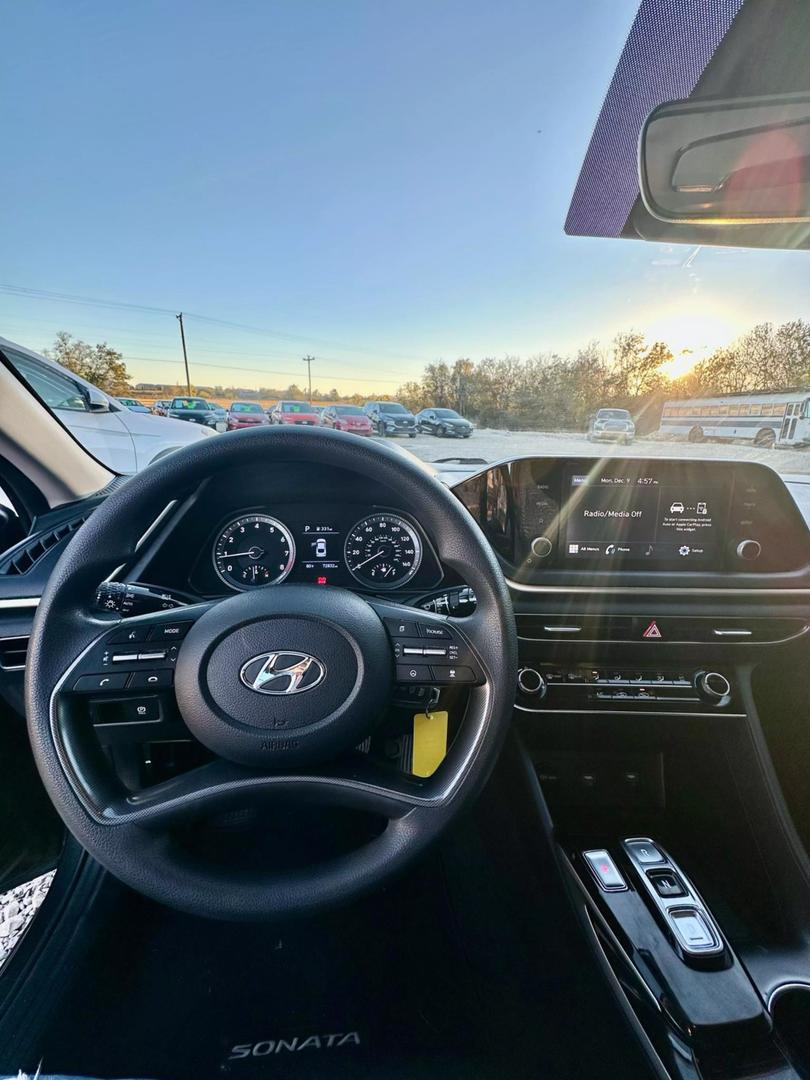 2022 Hyundai Sonata SE photo 9