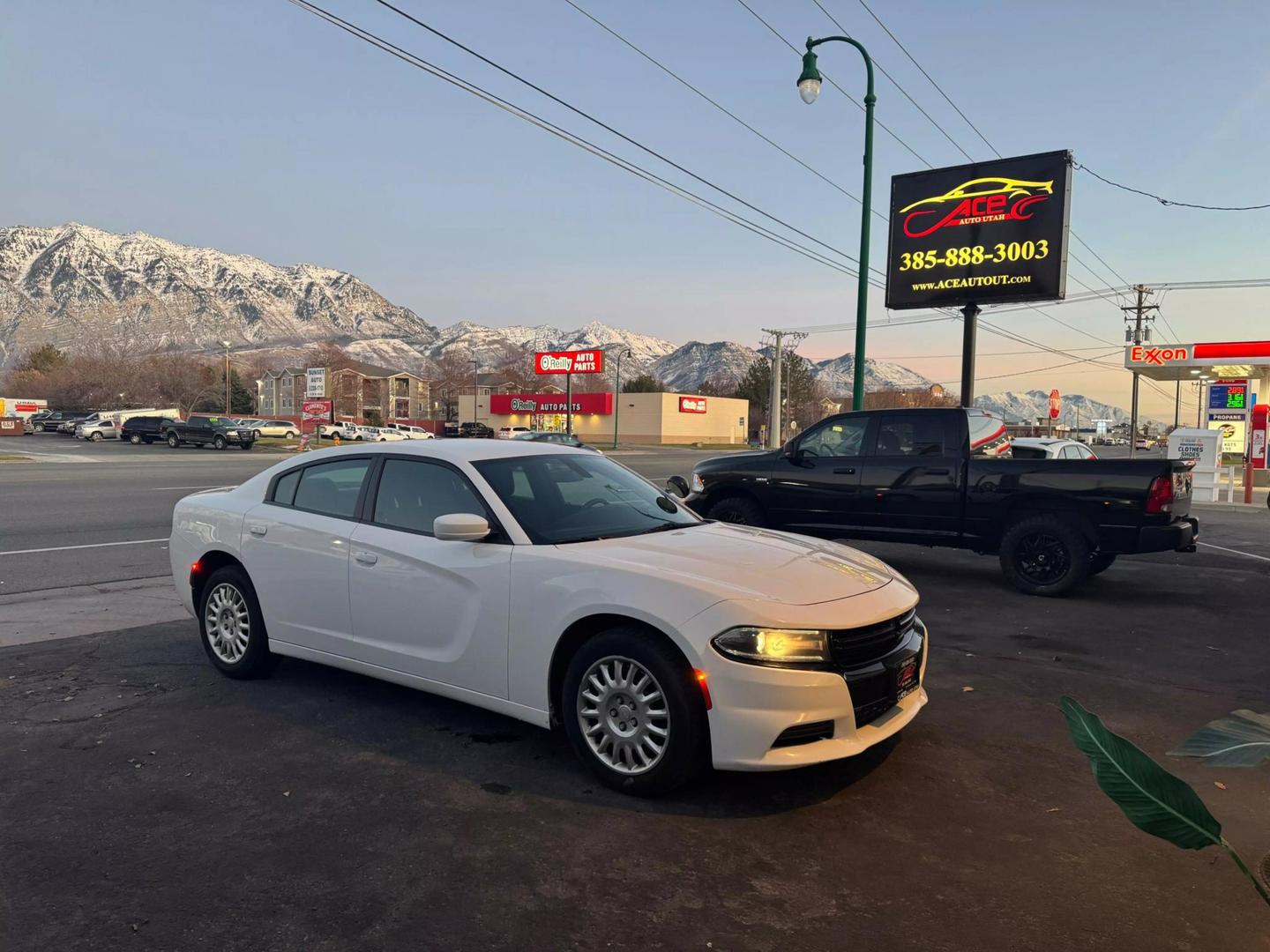 2019 Dodge Charger null photo 2