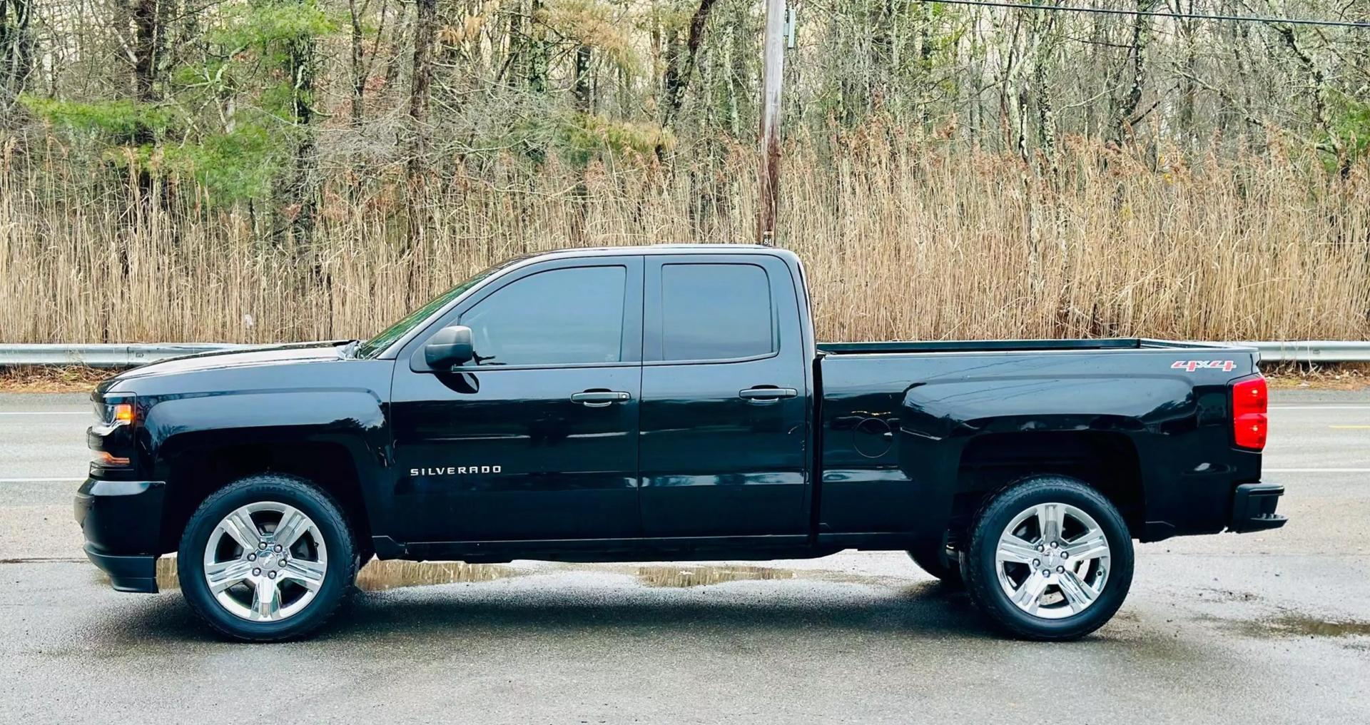 2017 Chevrolet Silverado 1500 Custom photo 6