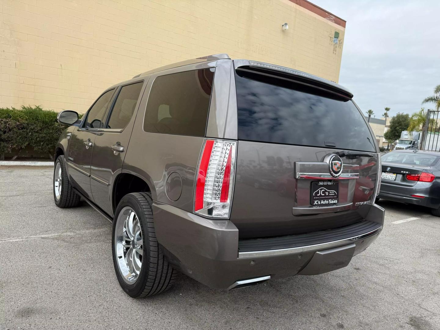 2013 Cadillac Escalade Premium photo 10