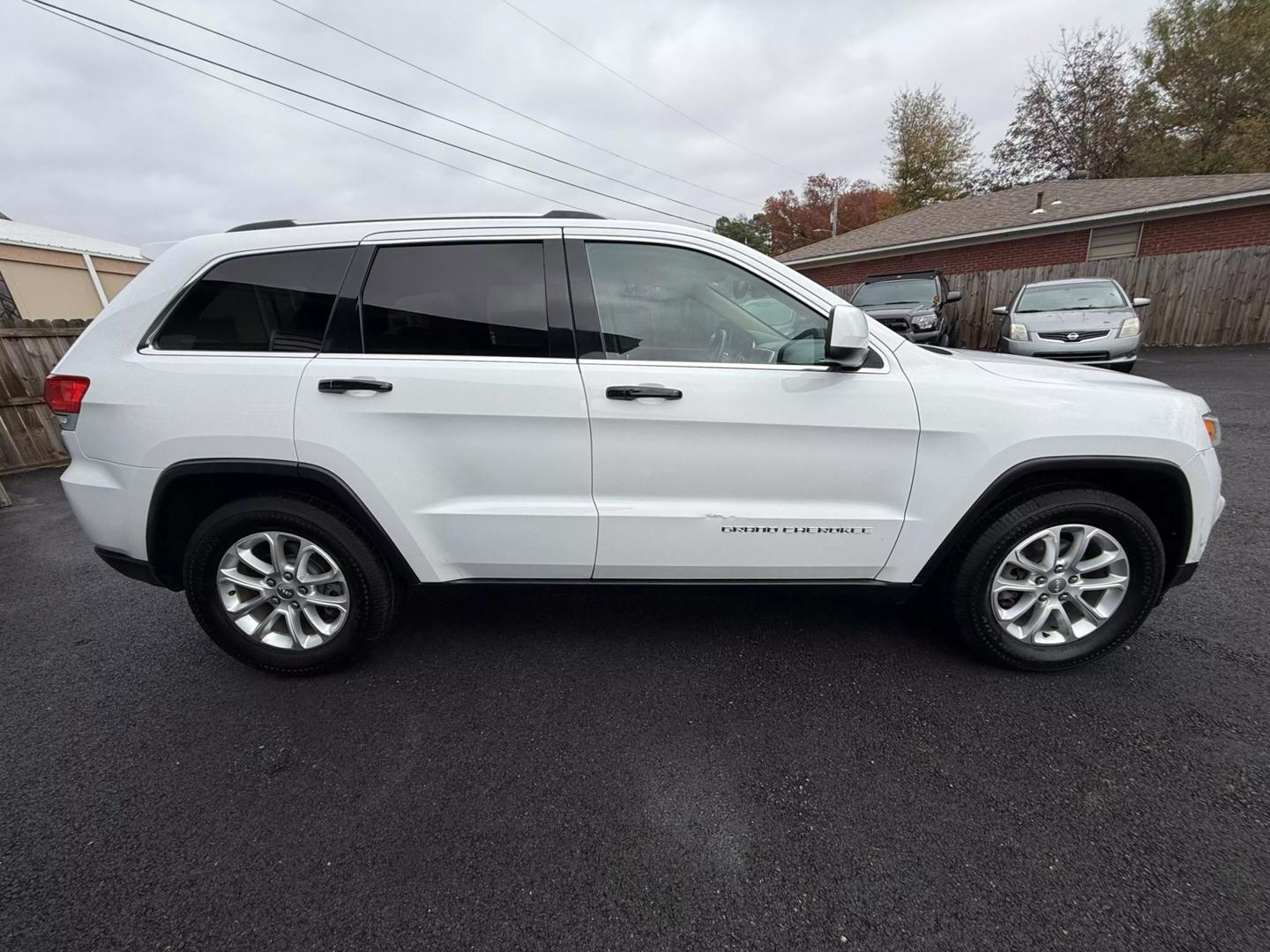 2014 Jeep Grand Cherokee Laredo photo 4