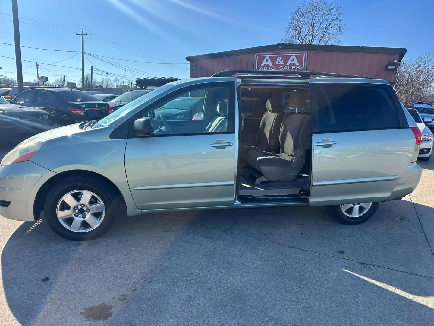 2008 Toyota Sienna CE photo 12