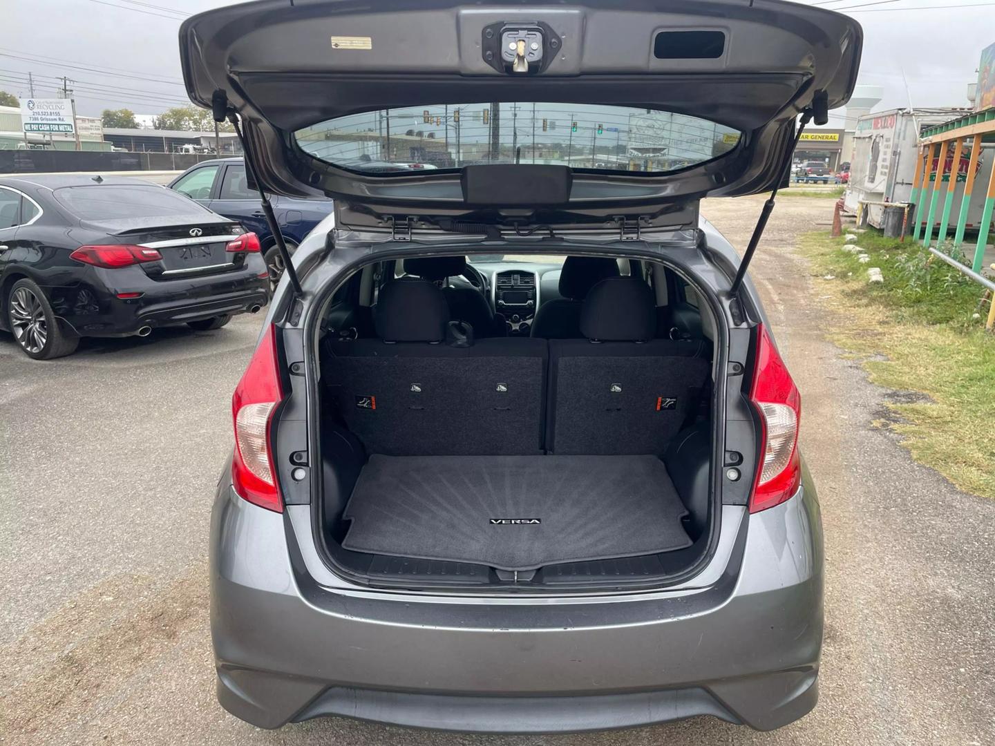 2018 Nissan Versa Note SV photo 6