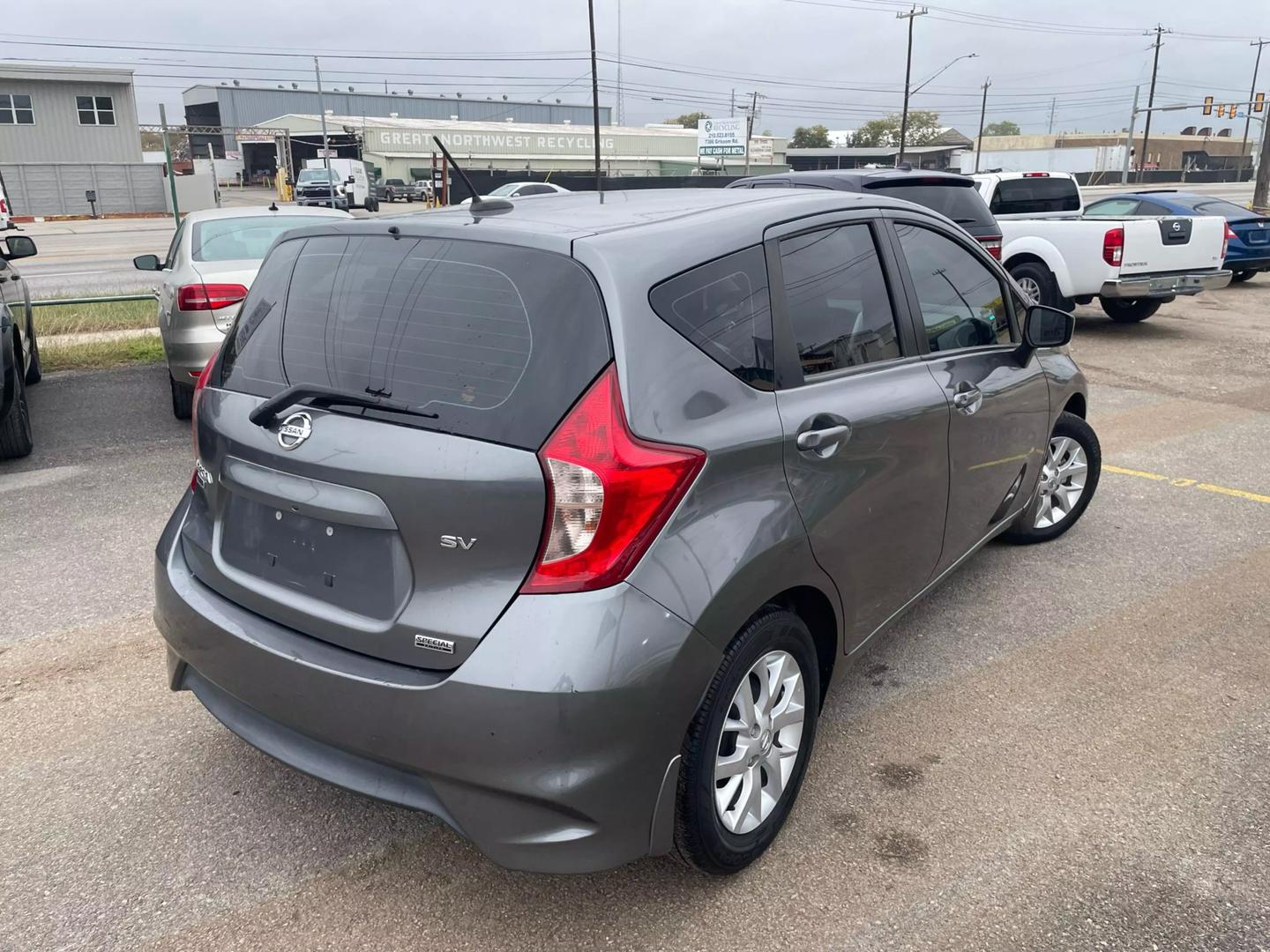 2018 Nissan Versa Note SV photo 2