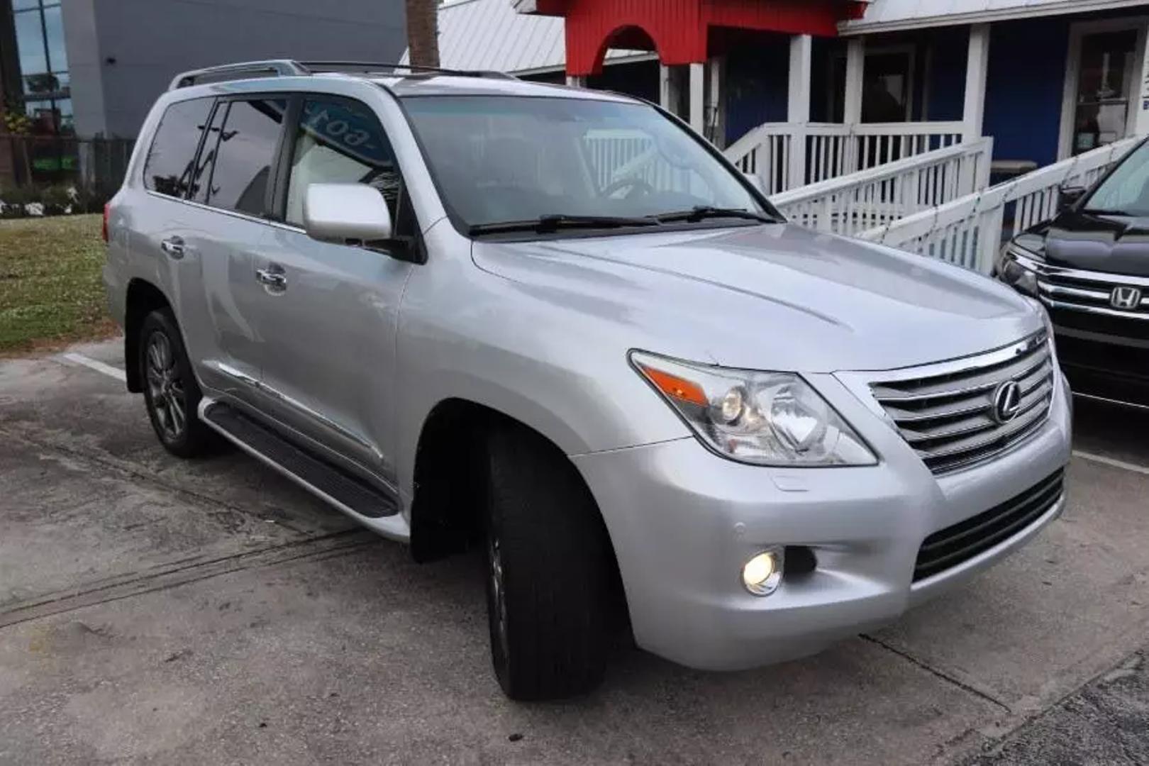 2011 Lexus LX 570 photo 2