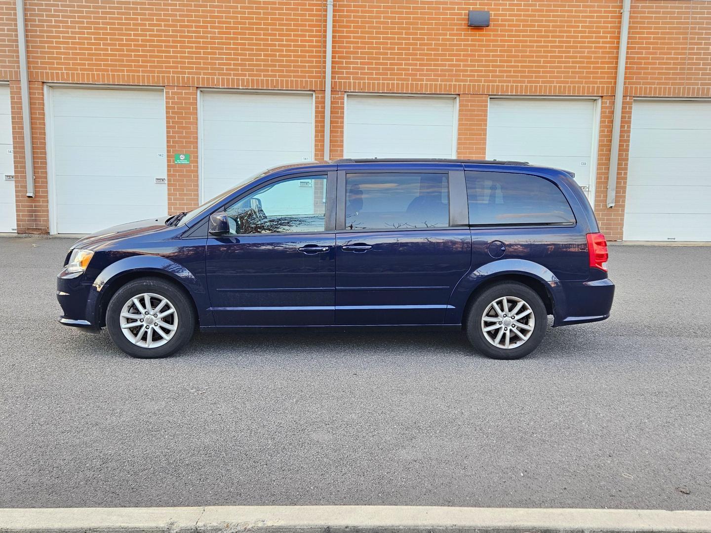 2015 Dodge Grand Caravan SXT photo 3