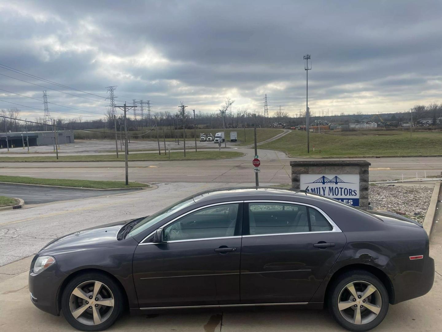 2011 Chevrolet Malibu 1LT photo 3