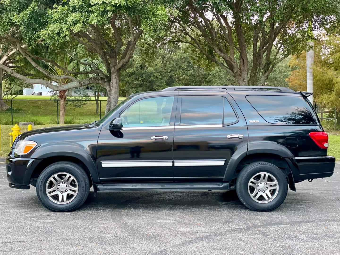 2007 Toyota Sequoia SR5 photo 2