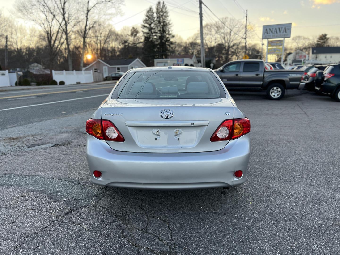 2010 Toyota Corolla LE photo 4