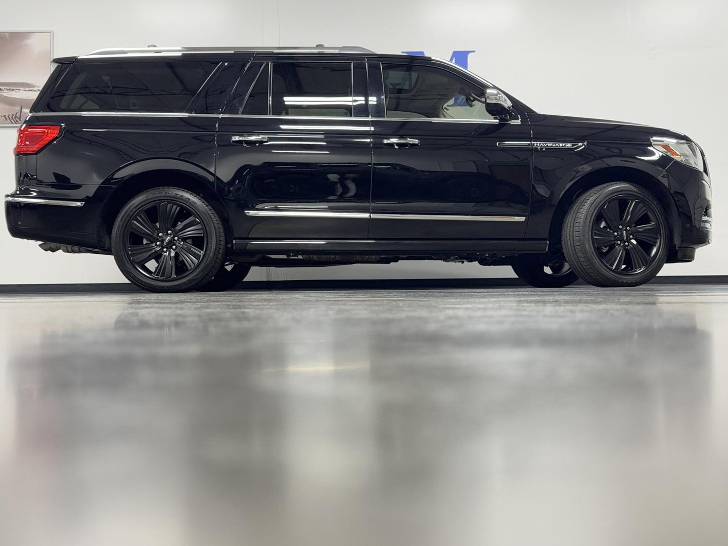 2018 Lincoln Navigator Black Label photo 6