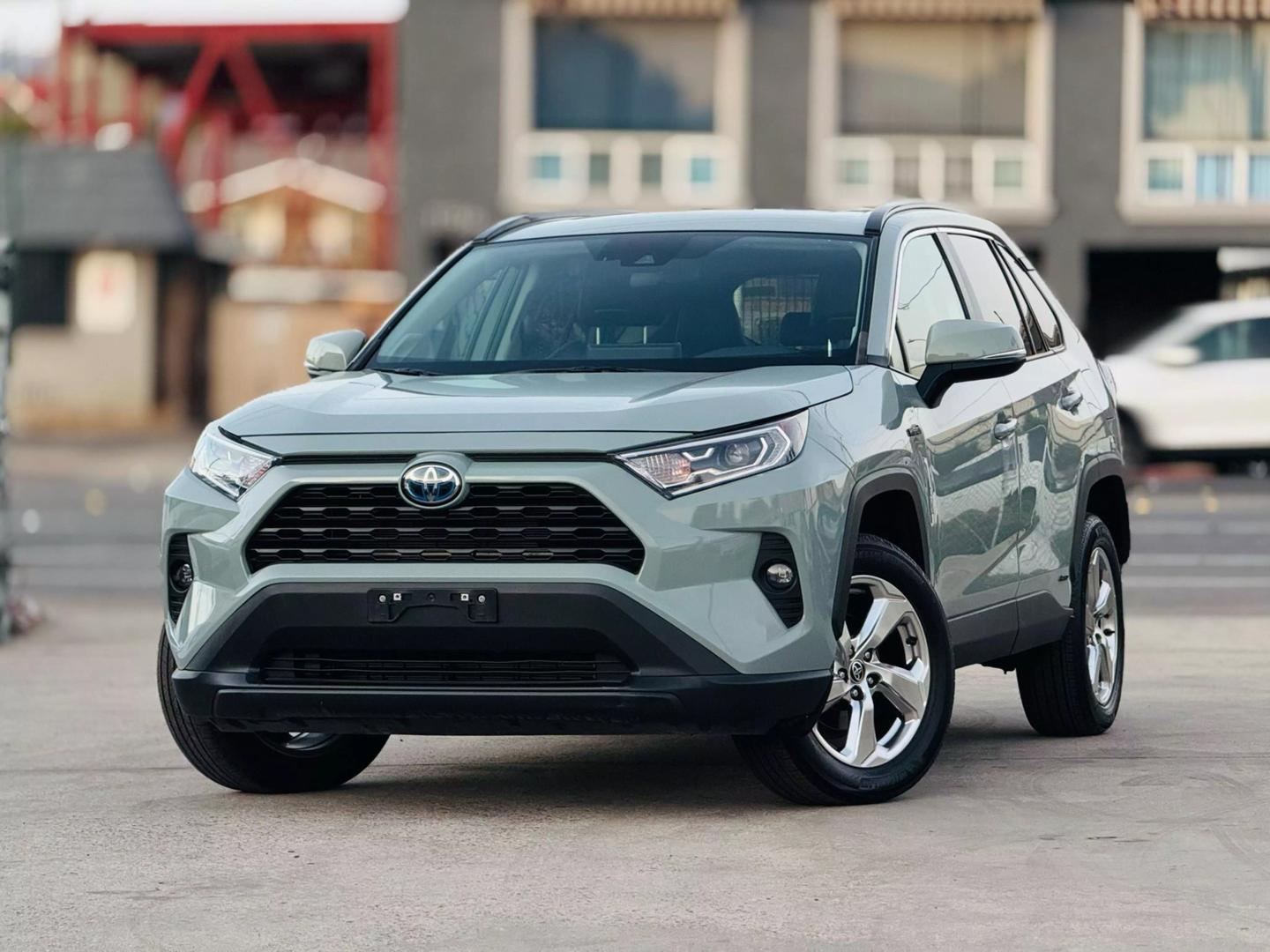 2021 Toyota RAV4 XLE Premium photo 10