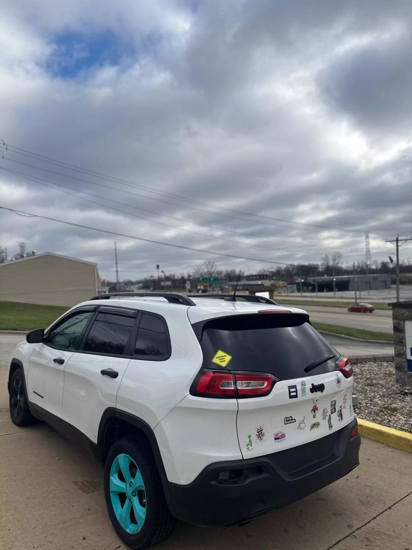 2016 Jeep Cherokee Sport Altitude photo 7