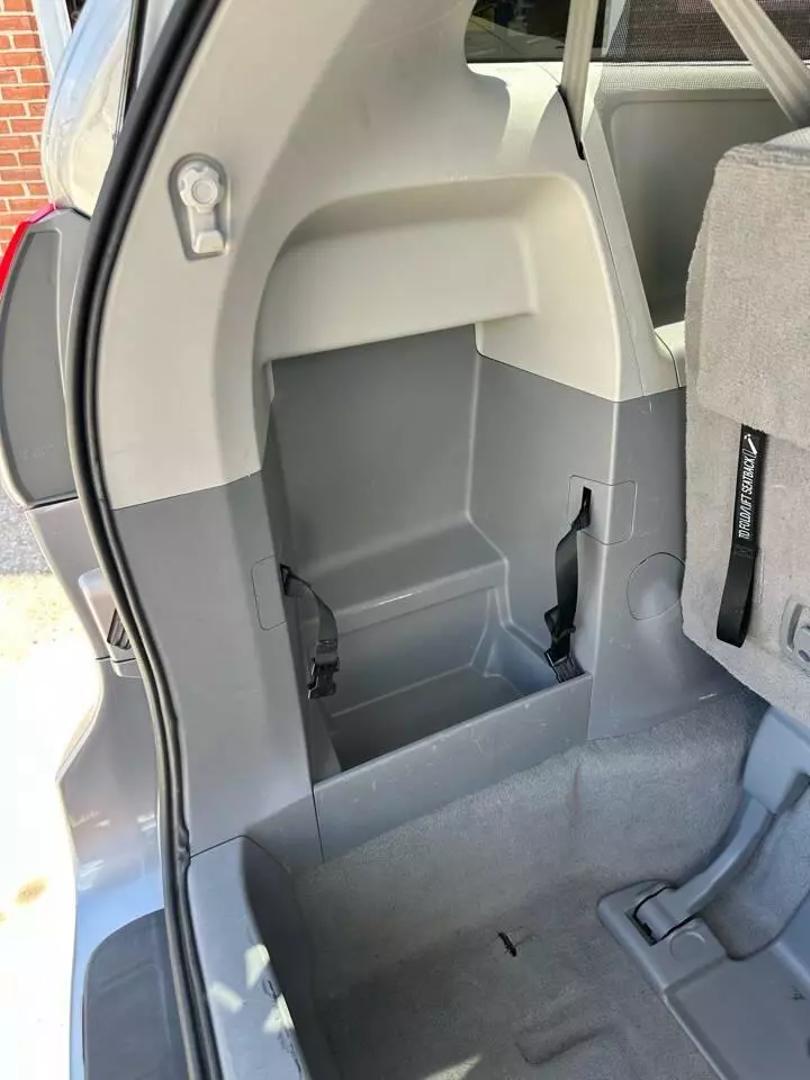 2011 Toyota Sienna LE photo 18