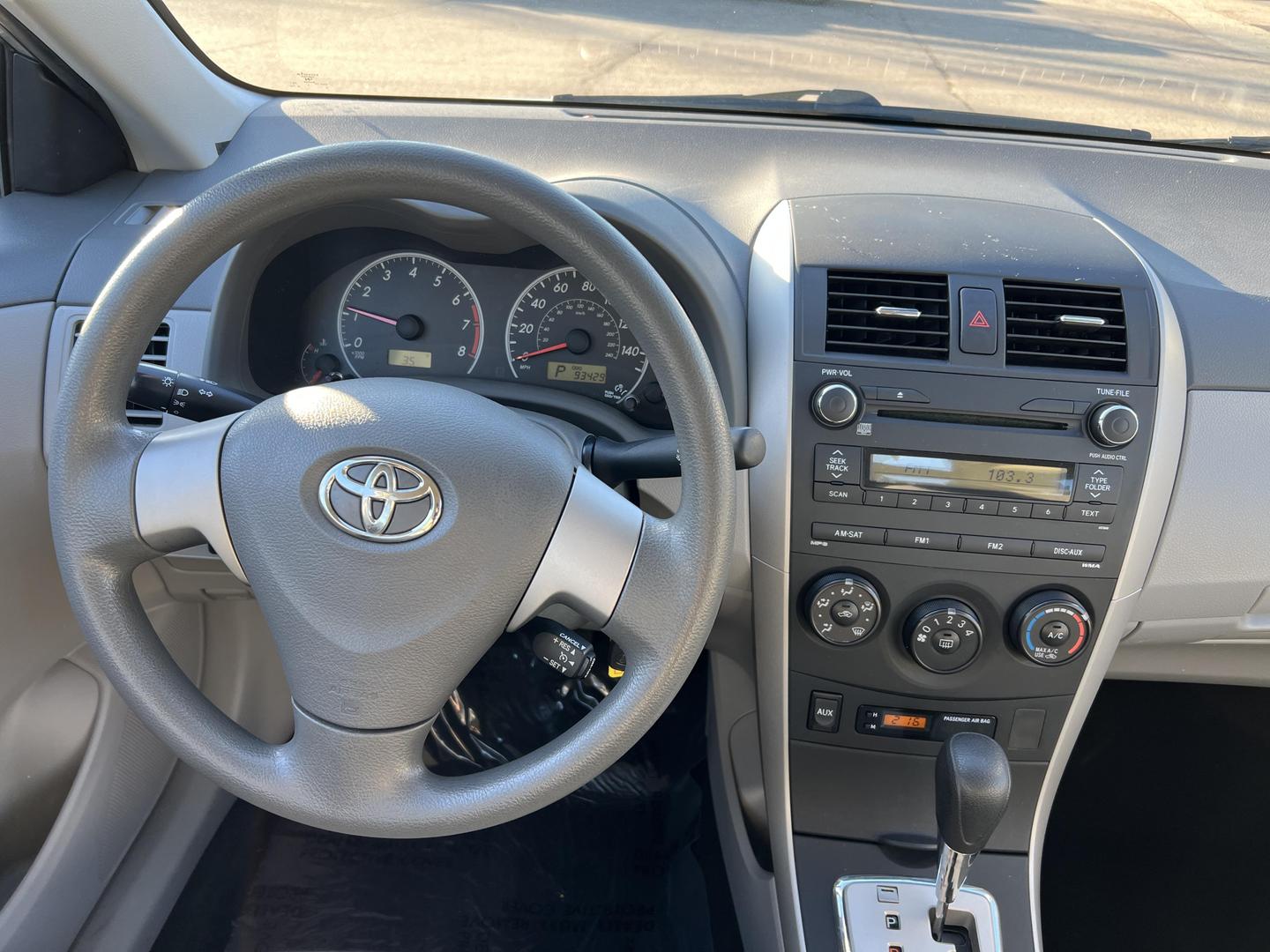 2010 Toyota Corolla LE photo 25