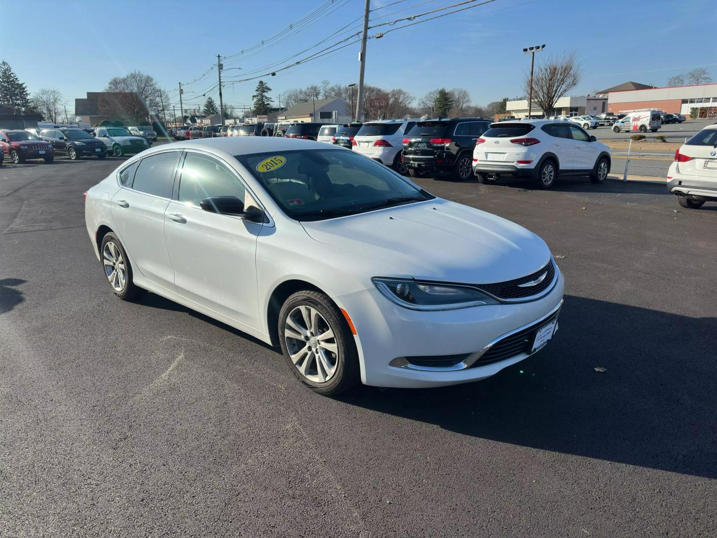 Chrysler 200's photo