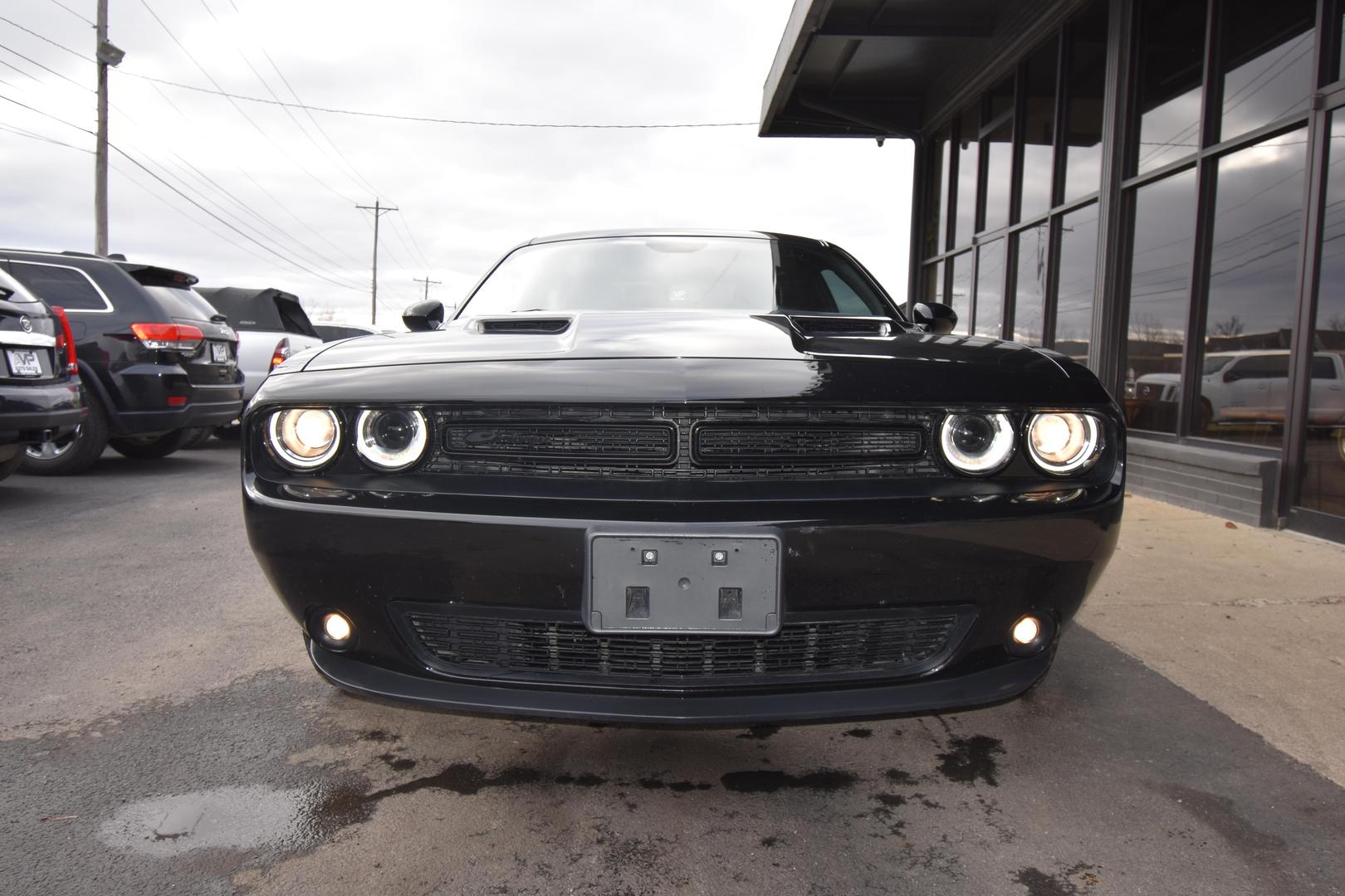 2023 Dodge Challenger SXT photo 2