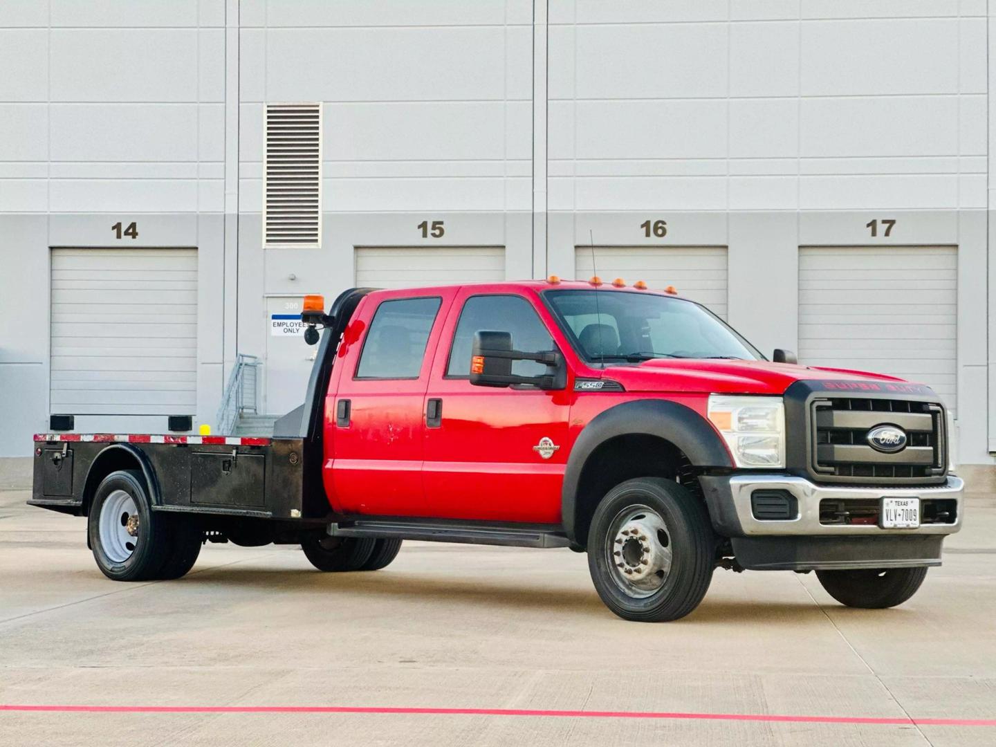 2014 Ford F550 null photo 3