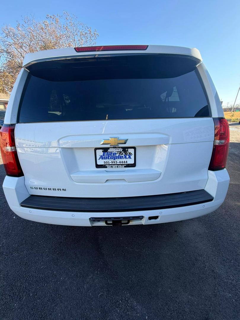 2016 Chevrolet Suburban LT photo 6