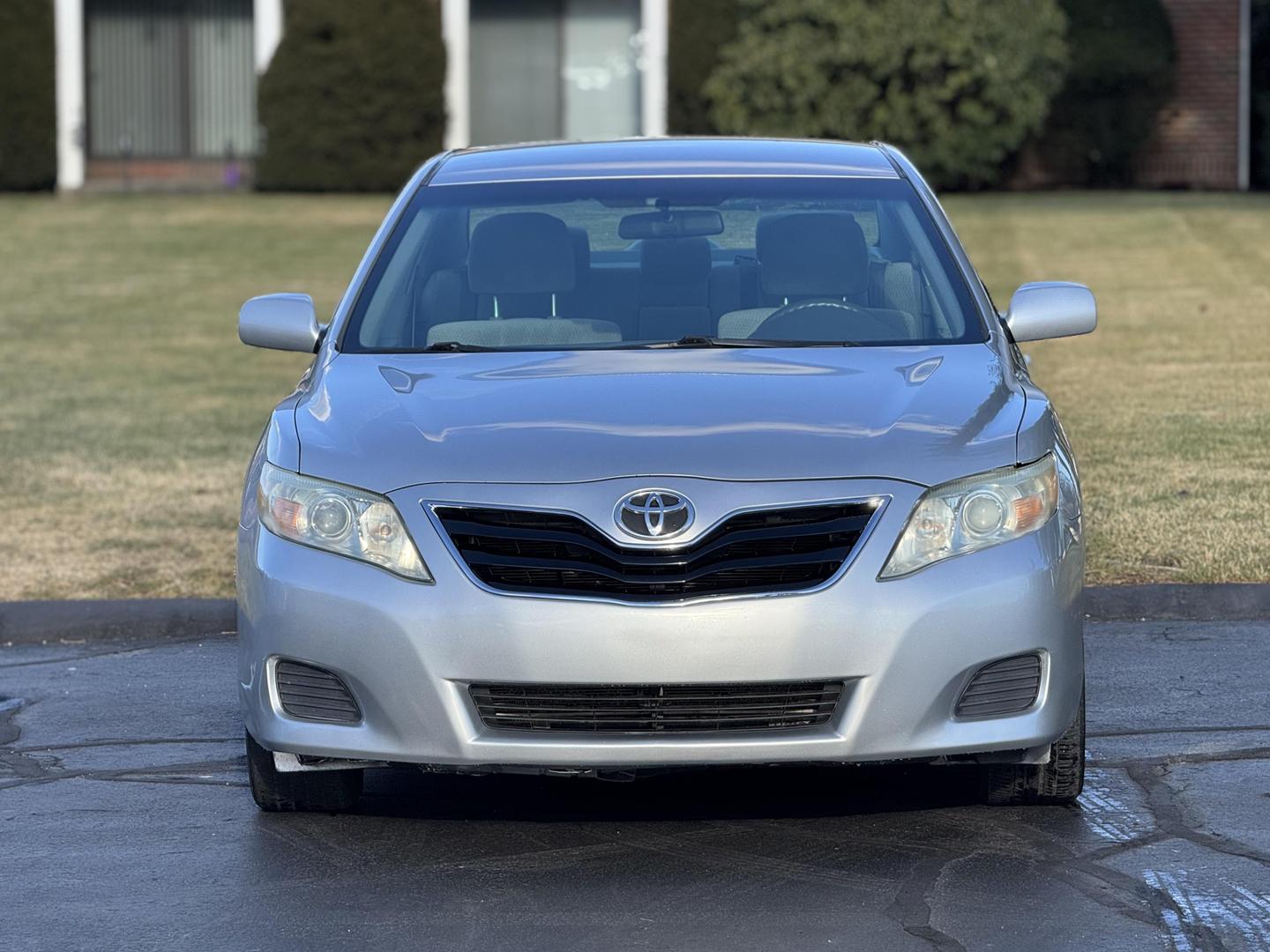 2011 Toyota Camry LE photo 2