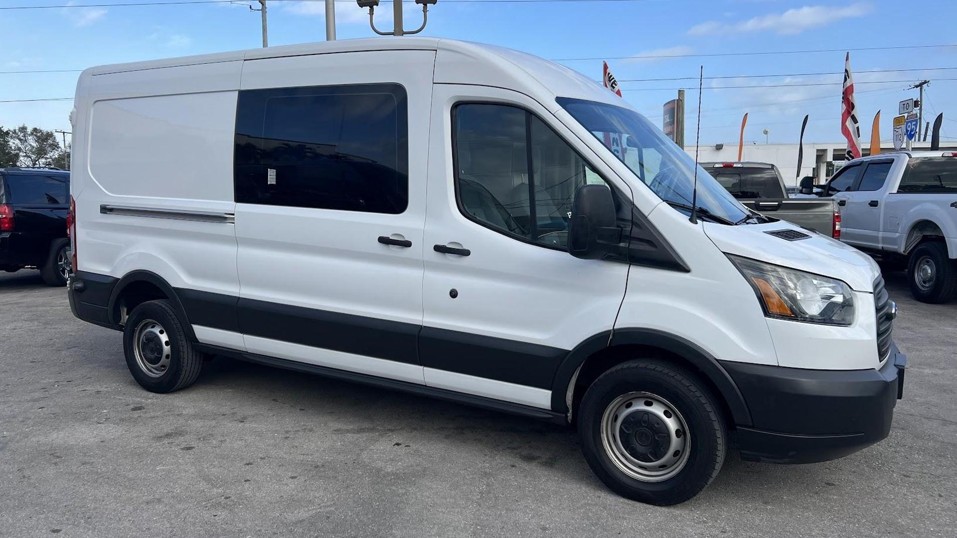 Ford Transit's photo