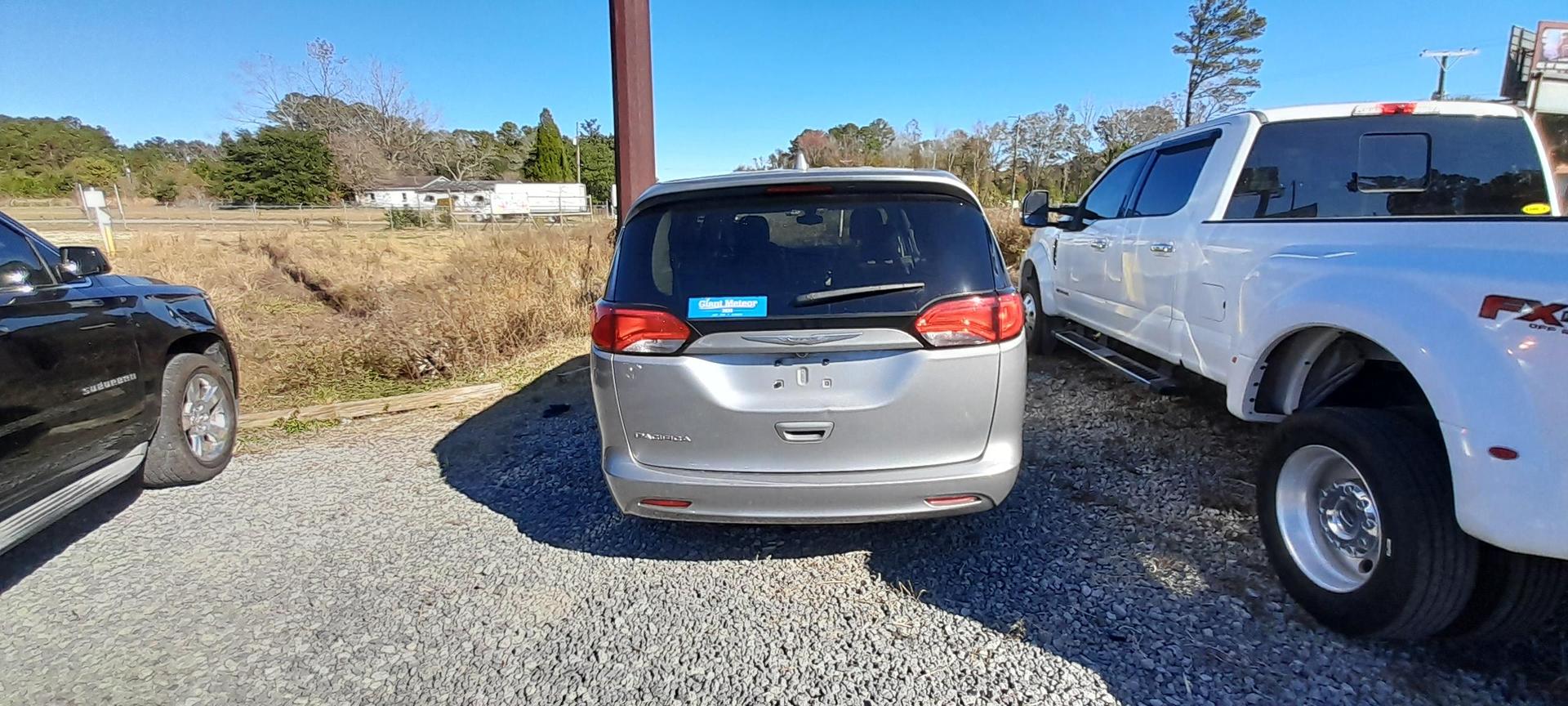 2017 Chrysler Pacifica Touring photo 5