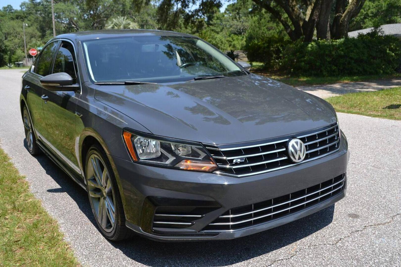 2017 Volkswagen Passat R-Line photo 11