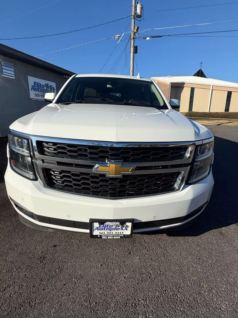 2016 Chevrolet Suburban LT photo 2