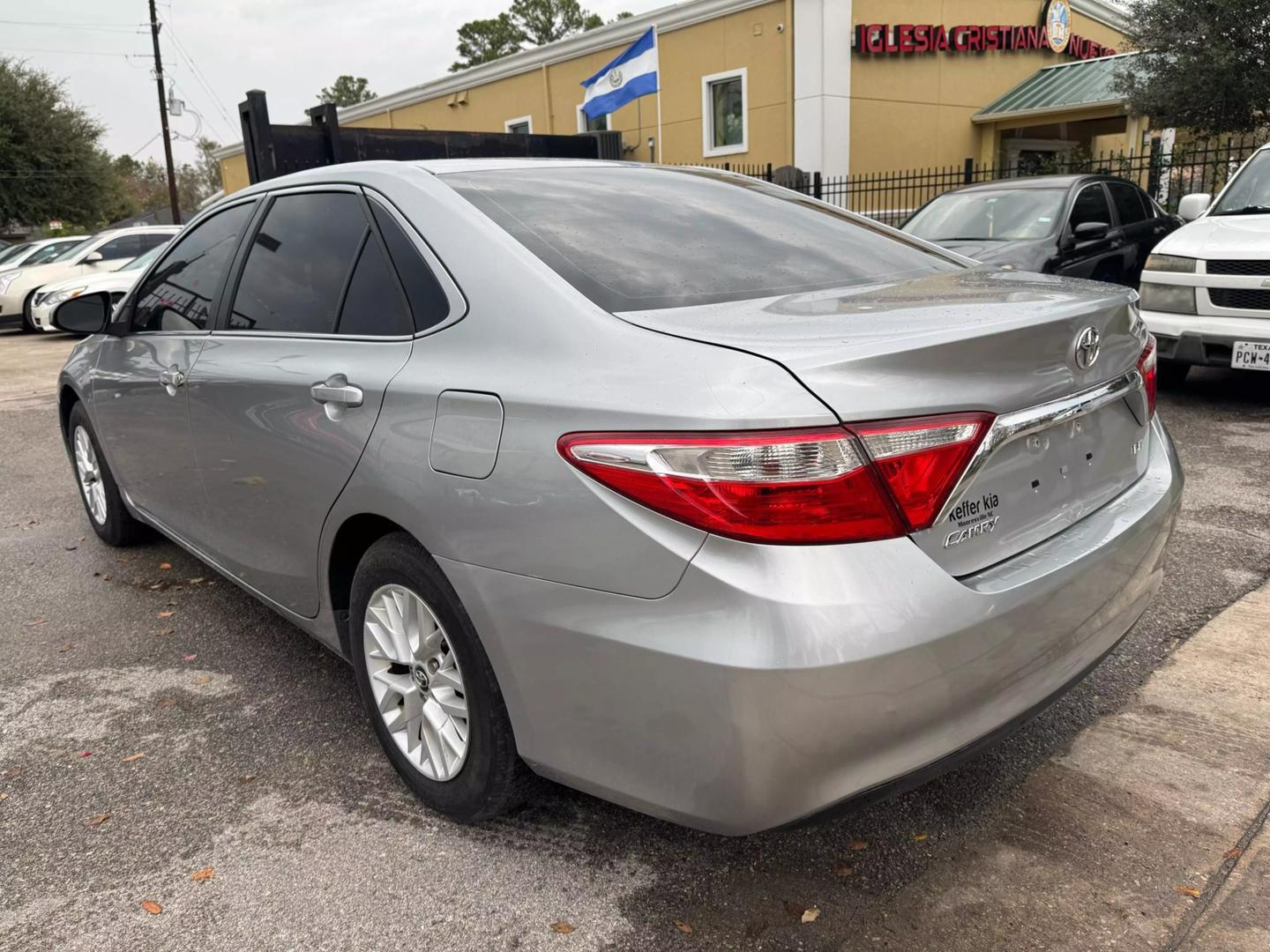 2016 Toyota Camry LE photo 11