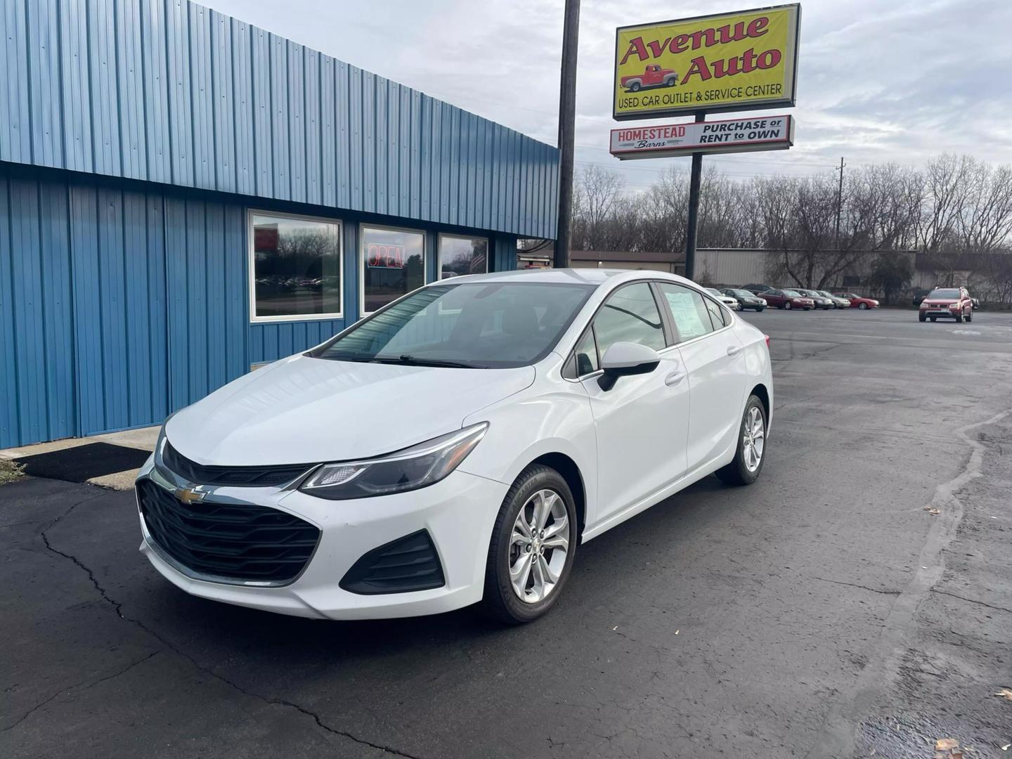 2019 Chevrolet Cruze LT photo 1