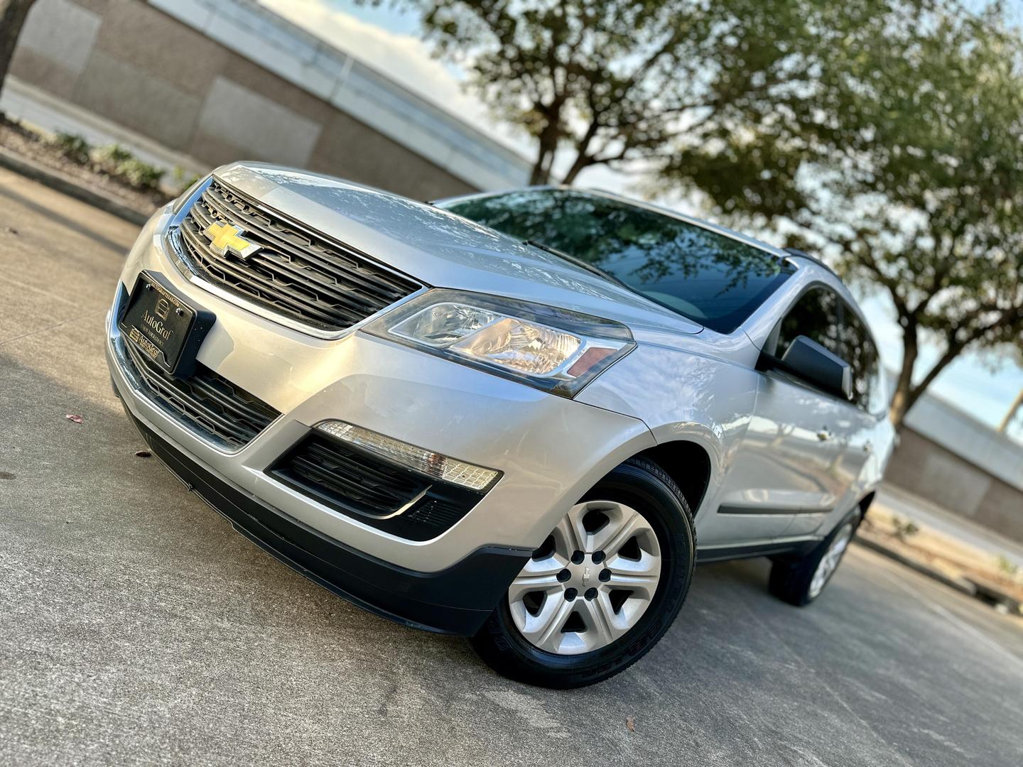 2015 Chevrolet Traverse LS photo 4