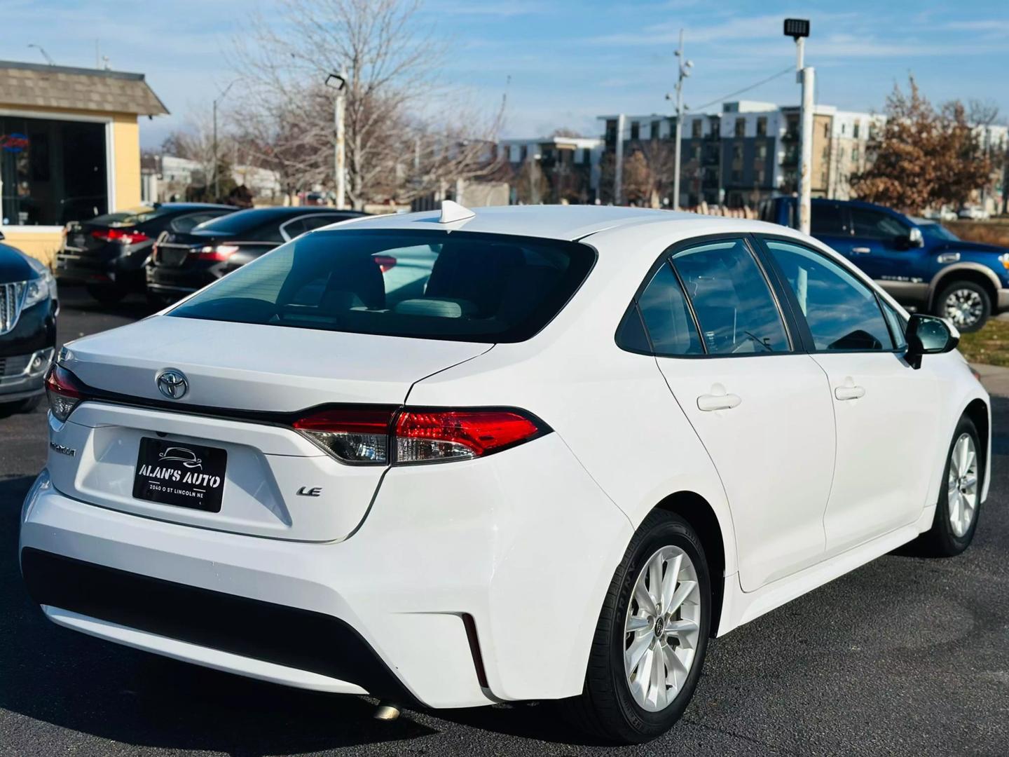 2021 Toyota Corolla LE photo 16