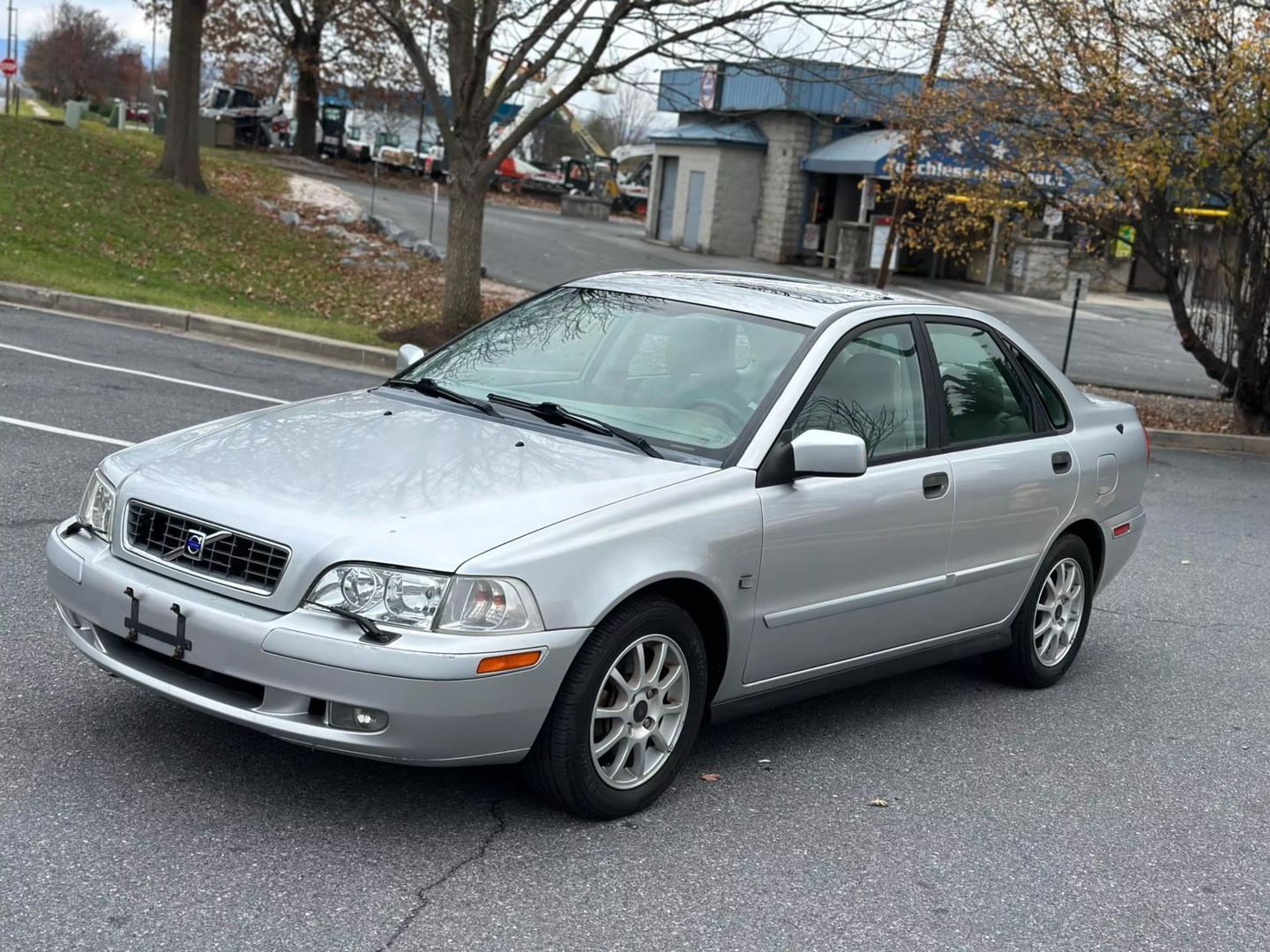 Volvo S40's photo