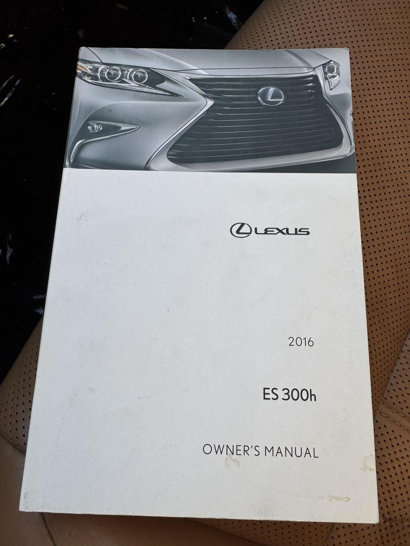 2016 Lexus ES 300h photo 51