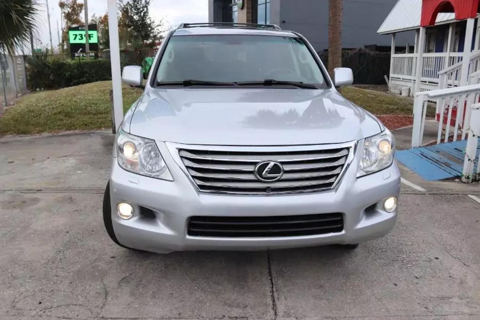 2011 Lexus LX 570 photo 3