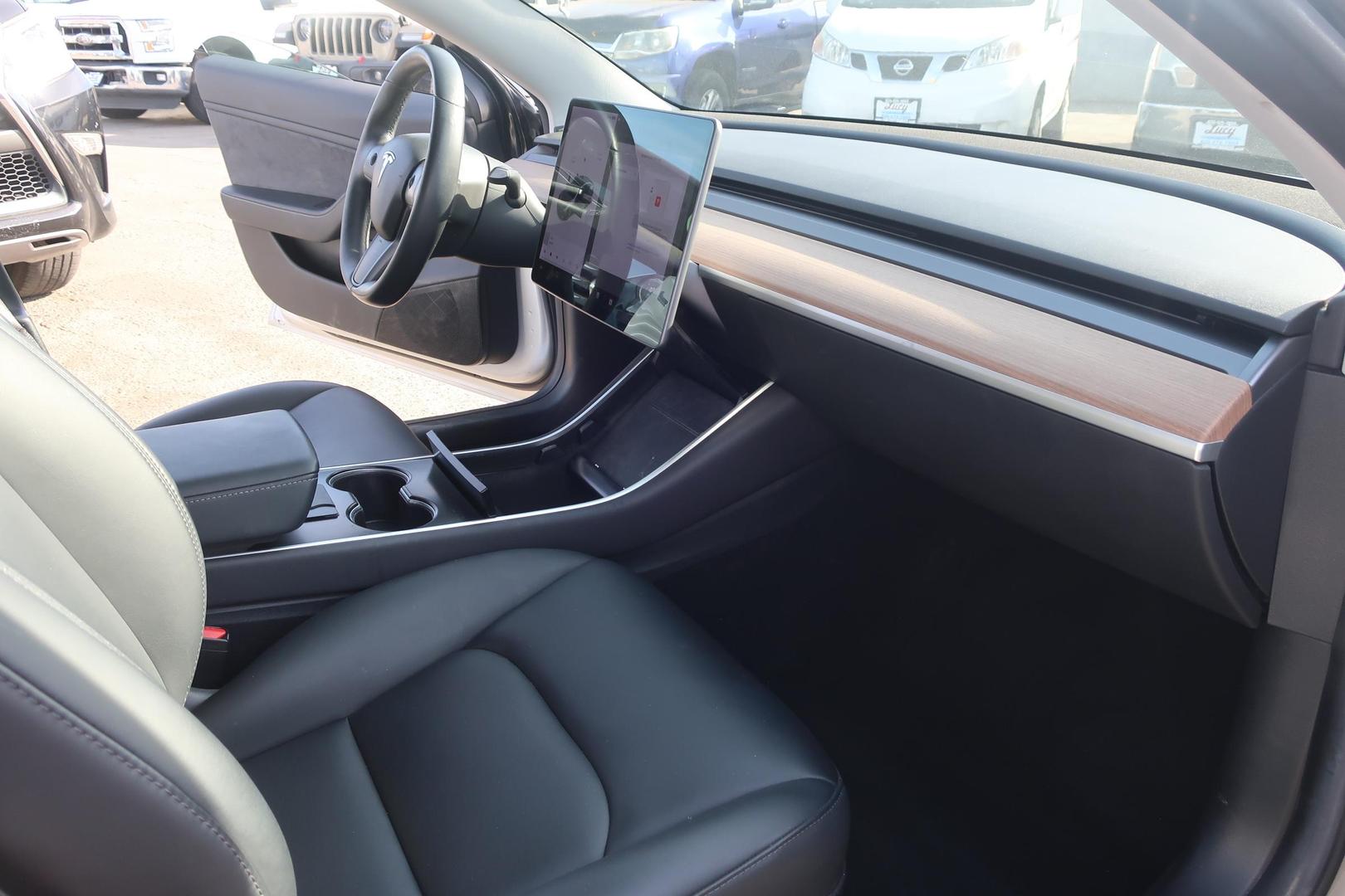 2018 Tesla Model 3 Long Range photo 30