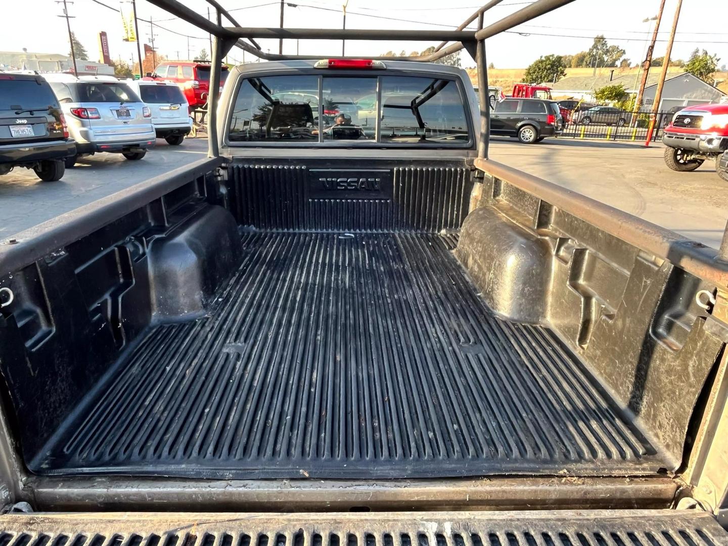 2004 Nissan Frontier XE photo 14