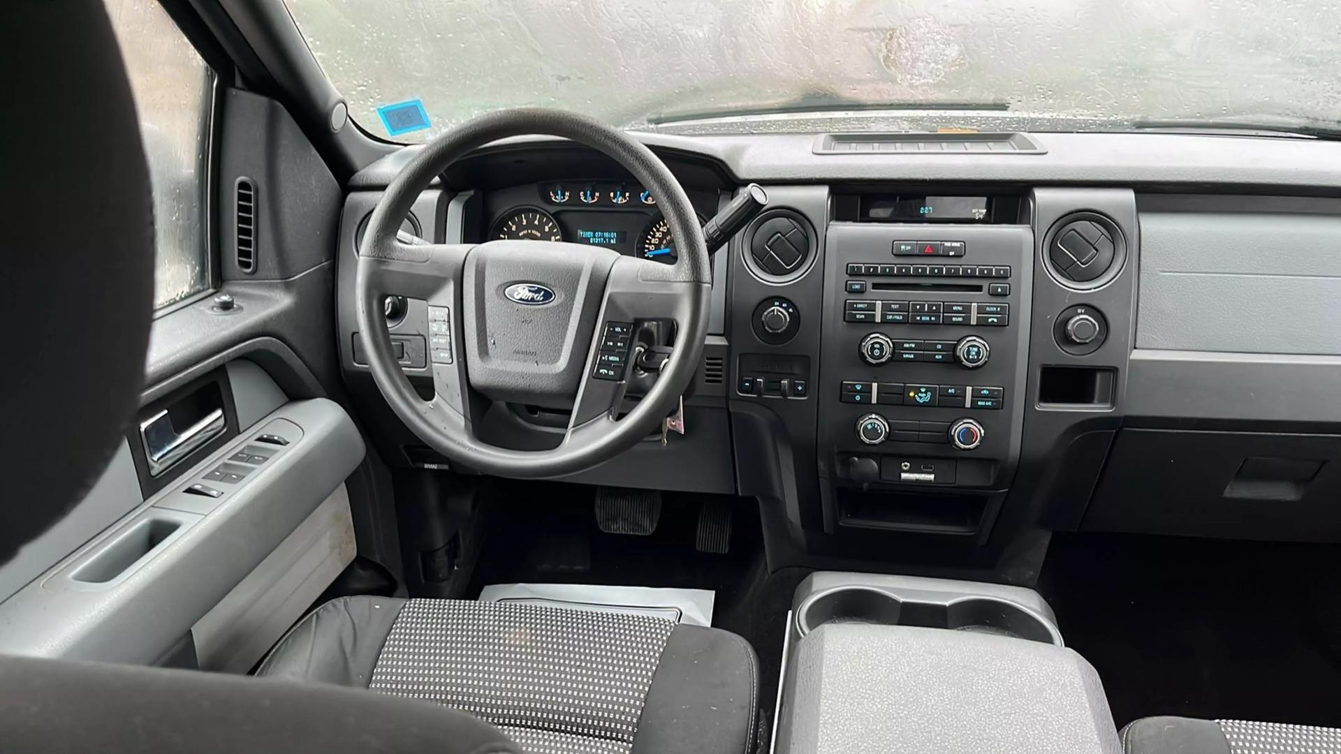 2014 Ford F-150 STX photo 30