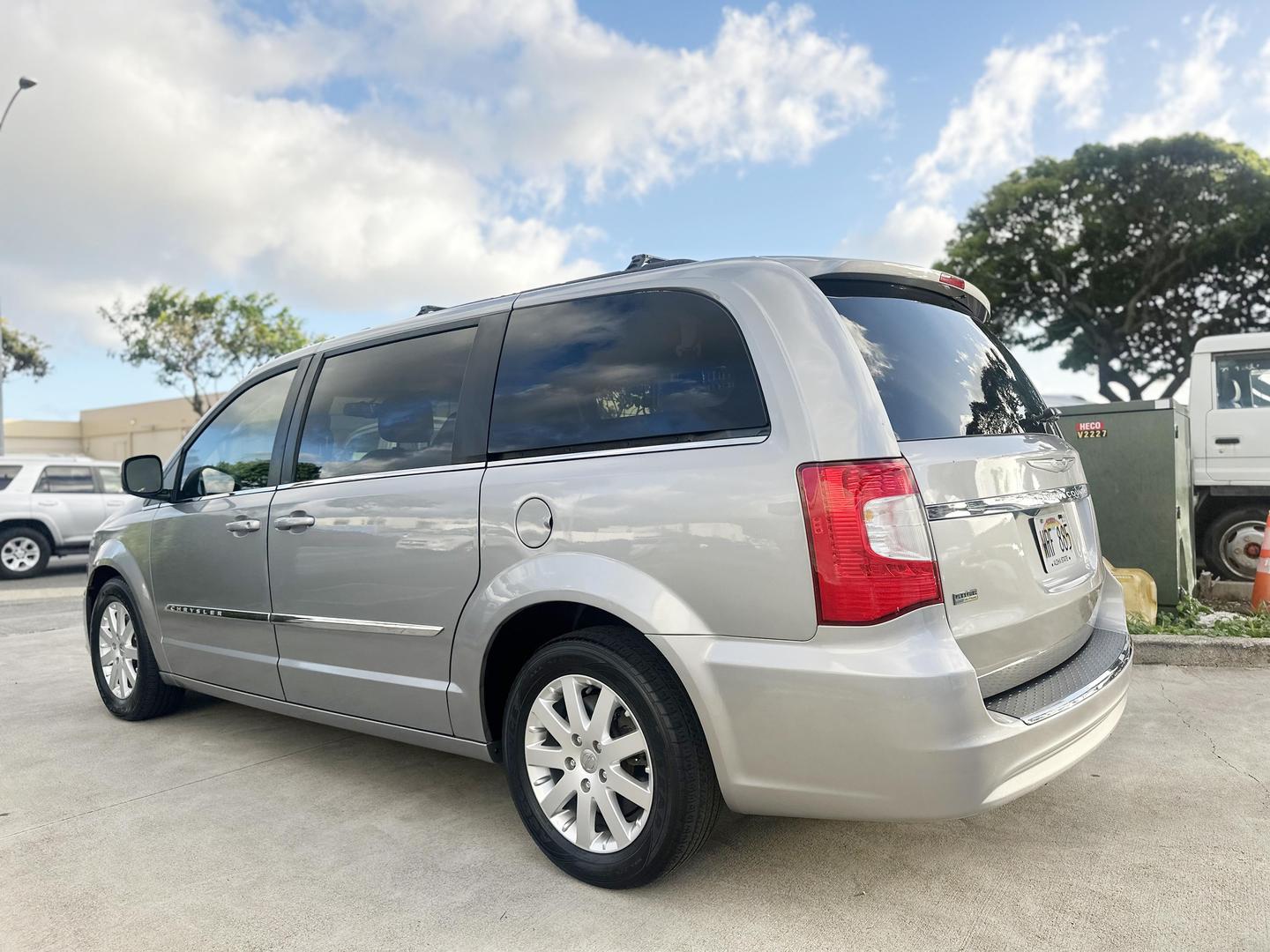 2014 Chrysler Town & Country Touring photo 15