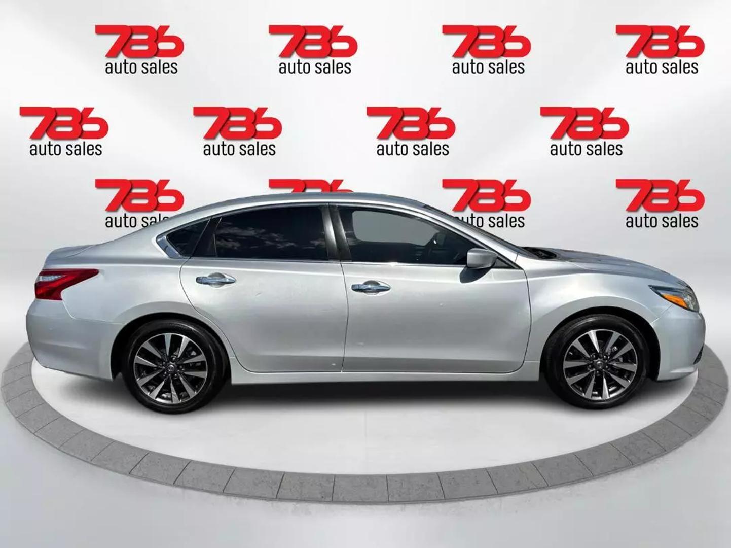 2017 Nissan Altima SV photo 2